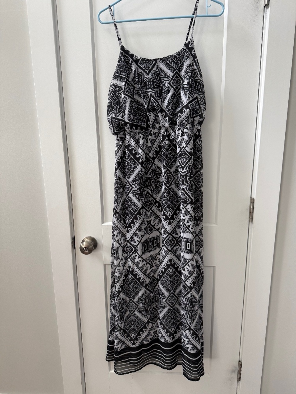 Xhilaration Black & White Keyhole Back Maxi Dress